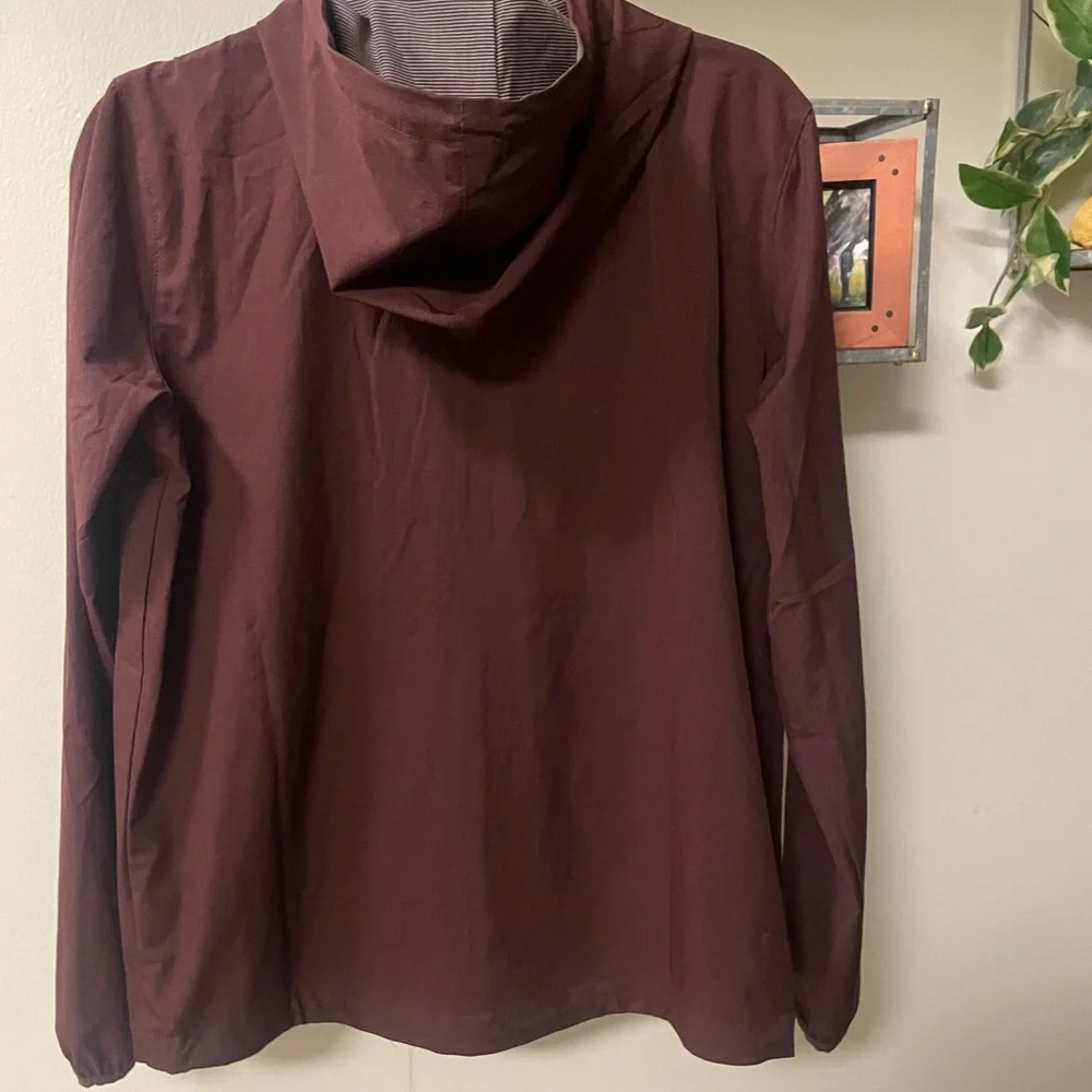 Vuori Outdoor Trainer Shell Jacket, Size Medium - Picture 2 of 9